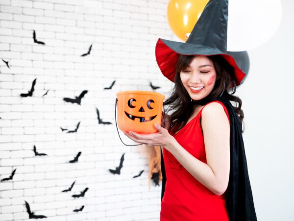 ハロウィンやクリスマスなどの時期はコスプレイベントすると稼げる！