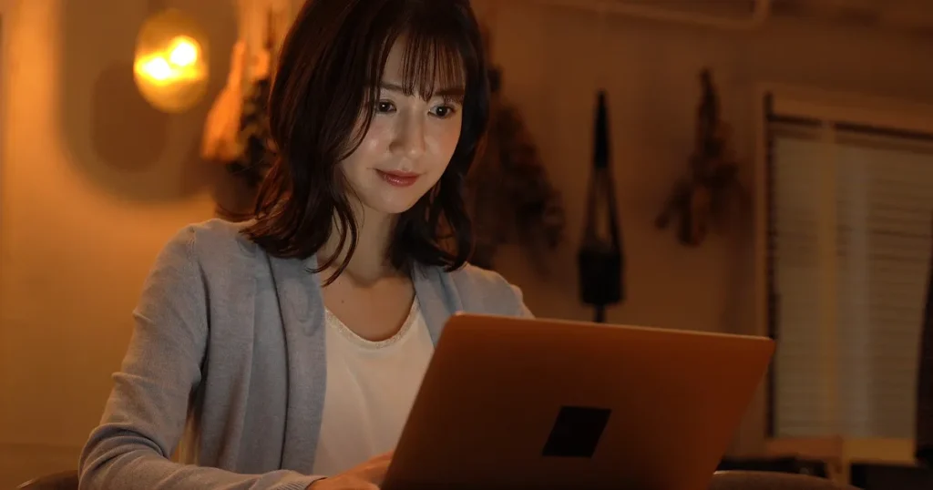 チャットレディのゴールデンタイムは「22時~深夜2時」